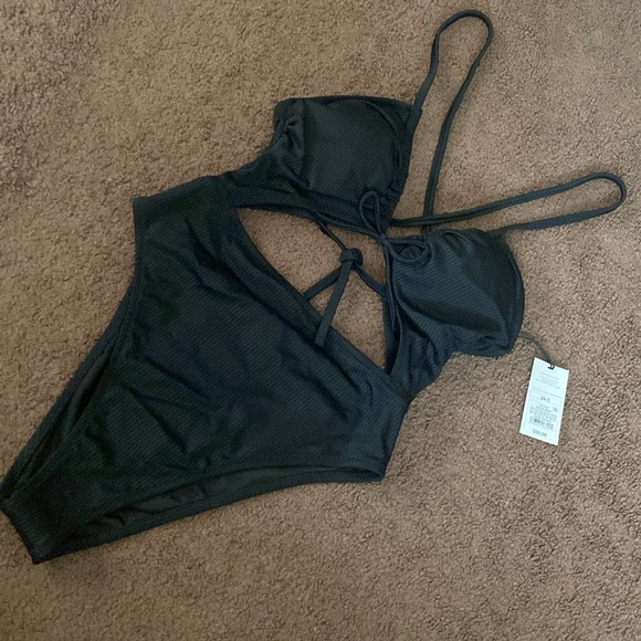 Nwt- shade shore extra cheeky one piece swim suit. 34C - Picture 9 of 10